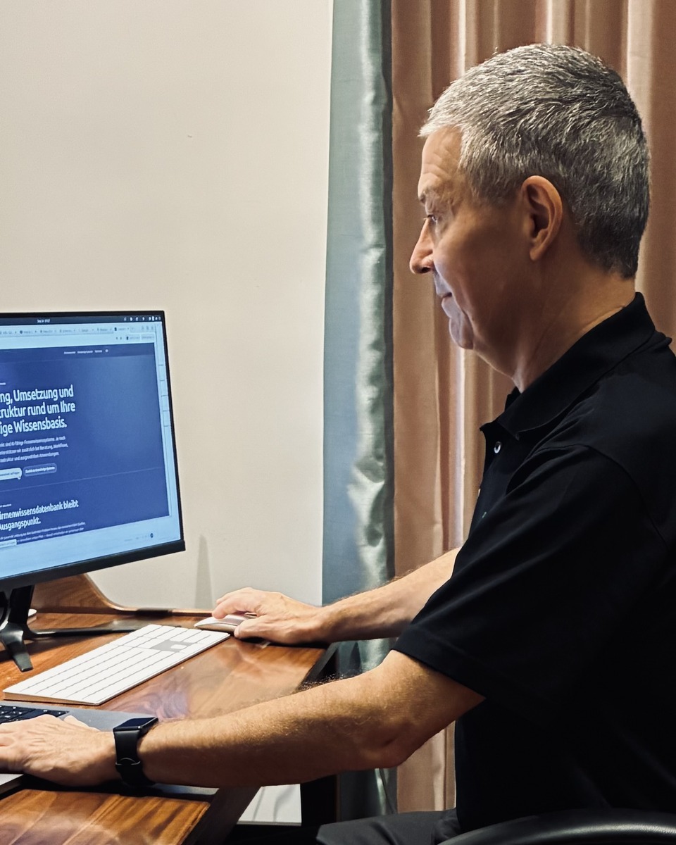 Founder Lars Noetzig at a technical workspace
